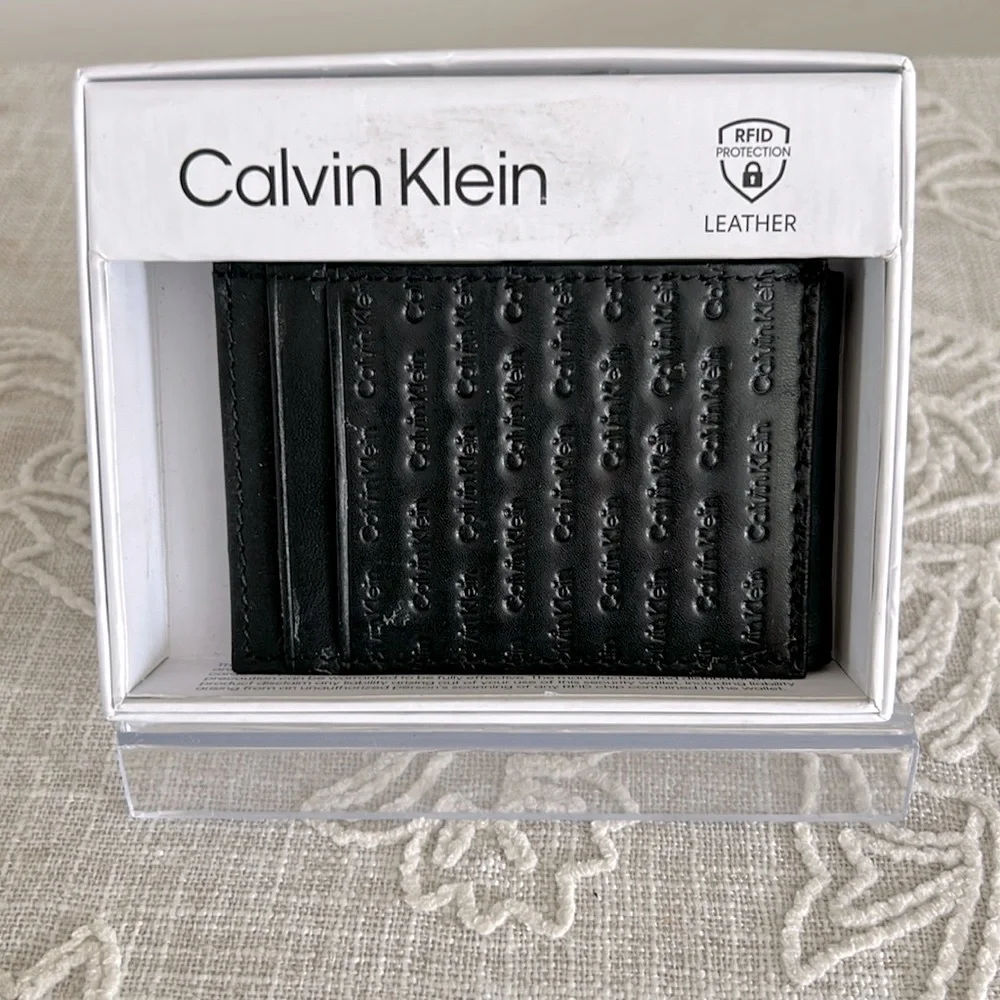 Calvin Klein NIB Logo Black Slim Bifold Card Holdee with RFID Protection